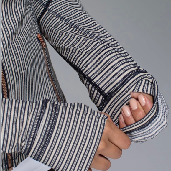 Lululemon Forme Jacket II *Textured - Picture 7 of 10